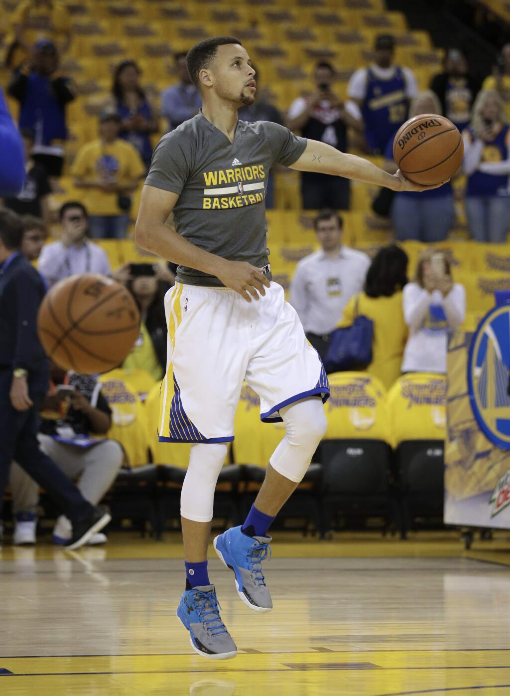 Golden State Warriors' Stephen Curry practices prior to Game 2 of a playoff series against the Houston Rockets Monday, April 18, 2016, in Oakland. (AP Photo/Ben Margot)