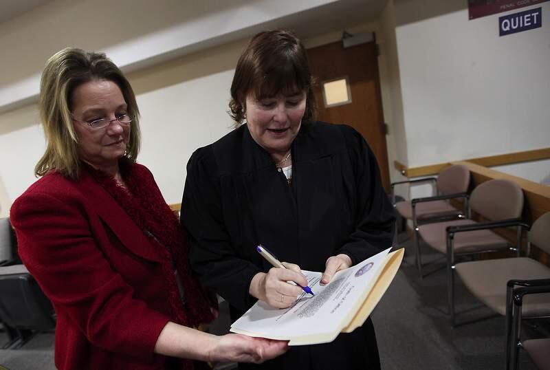 (File photo) With Judge Gary Nadler's judicial assistant, Julie Wilcox, Jamie Ellen Thistlethwaite, right, signs a court document confirming her seat on the bench after she was sworn in as the newest Sonoma County Superior Court judge, Friday Jan. 7, 2011 at the Sonoma County Courthouse in Santa Rosa. (Kent Porter / Press Democrat) 2011
