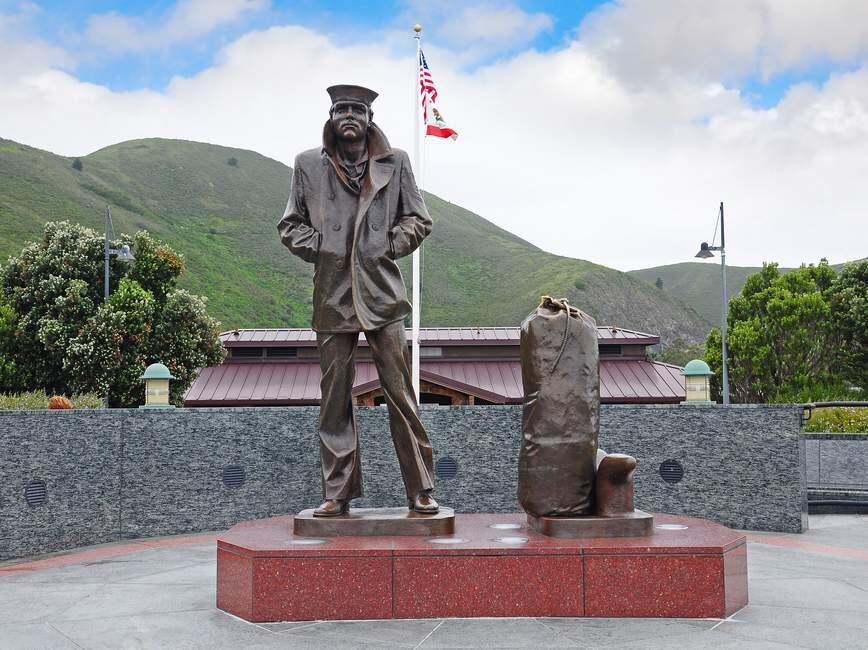 The Lone Sailor, a memorial to everyone who ever sailed out the Golden Gate in the service of their country, at Vista Point in San Francisco. (OLOS/ SHUTTERSTOCK)