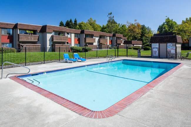 The 101-unit Creekside Place North apartment complex at 333 Enterprise Drive in Rohnert Park sold in March 2018 as part of a $42.5 million deal. (APARTMENTS.COM)