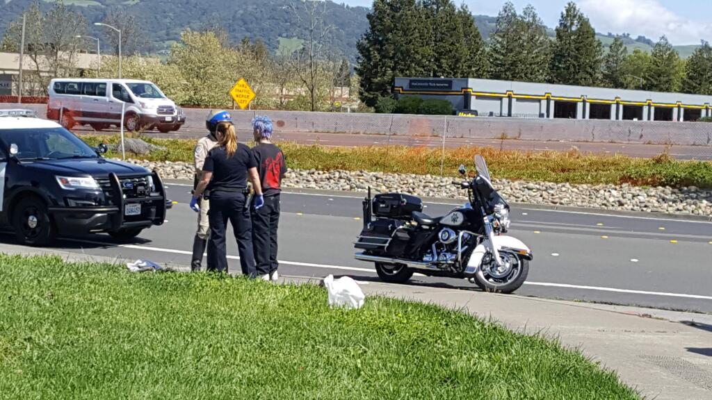 A CHP officer speaks with the driver (right) of a vehicle that crashed off Highway 101 in Rohnert Park on Thursday, March 23, 2017. (COURTESY OF REGINALD GUILLORY)