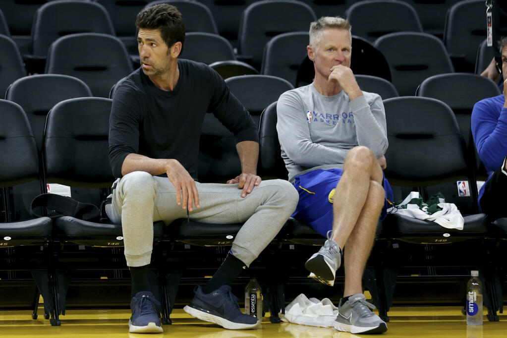 Warriors general manager Bob Myers, left, and head coach Steve Kerr sit on the bench during practice in San Francisco on Wednesday, June 1, 2022. (Jed Jacobsohn / ASSOCIATED PRESS)