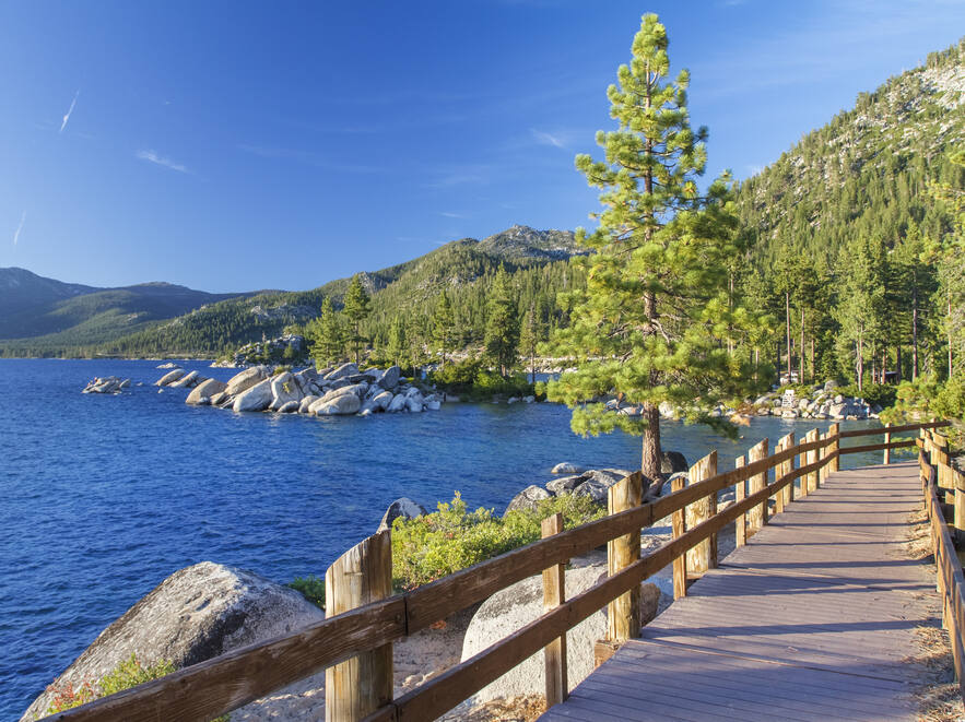 Lake Tahoe (topseller / Shutterstock)