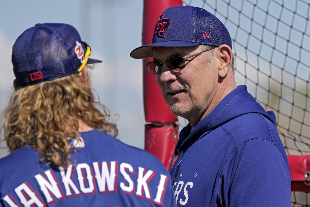 The Texas Rangers' Travis Jankowski talks to manager Bruce Bochy Feb, 20 during a spring training practice in Surprise, Arizona. (Charlie Riedel / ASSOCIATED PRESS)