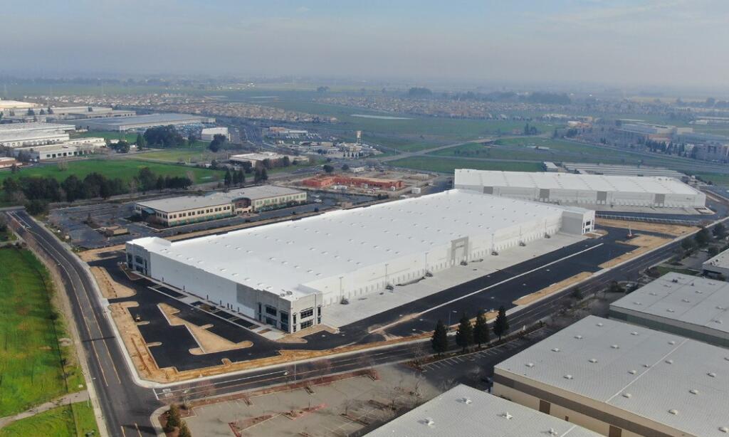 Buzz Oates in late 2021 completed a two-building class A warehouse project at 1051 Aviator Drive, seen in the foreground, and 2041 E. Monte Vista in Vacaville, totaling 509,655 square feet. (courtesy of JLL)