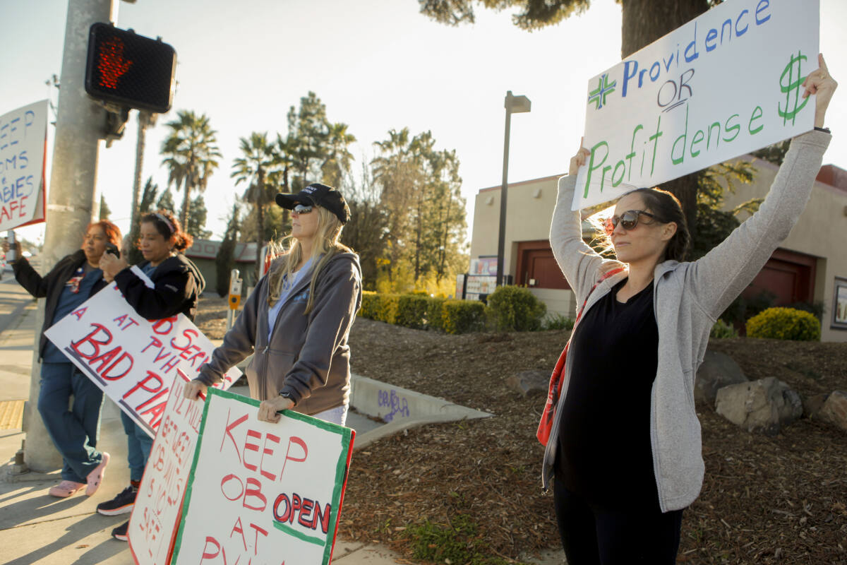 Les infirmières de l’hôpital de Petaluma Valley affirment que la Providence a saboté le centre de naissance en attirant le personnel vers d’autres établissements