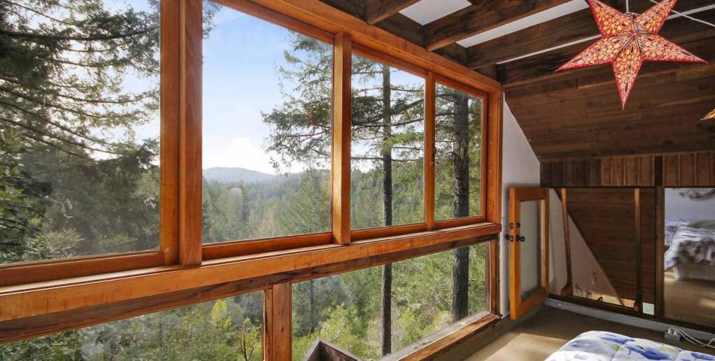 Vacation rental overlooking Russian River Valley. Sonoma County Tourism photo.