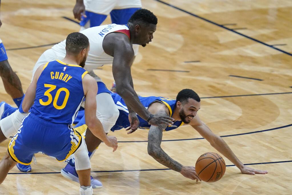 New Orleans Pelicans forward Zion Williamson, tops, chases down a loose ball between Golden State Warriors guard Stephen Curry and guard Mychal Mulder, right, in the second half in New Orleans on Tuesday, May 4, 2021. The Pelicans won 108-103. (Gerald Herbert / ASSOCIATED PRESS)