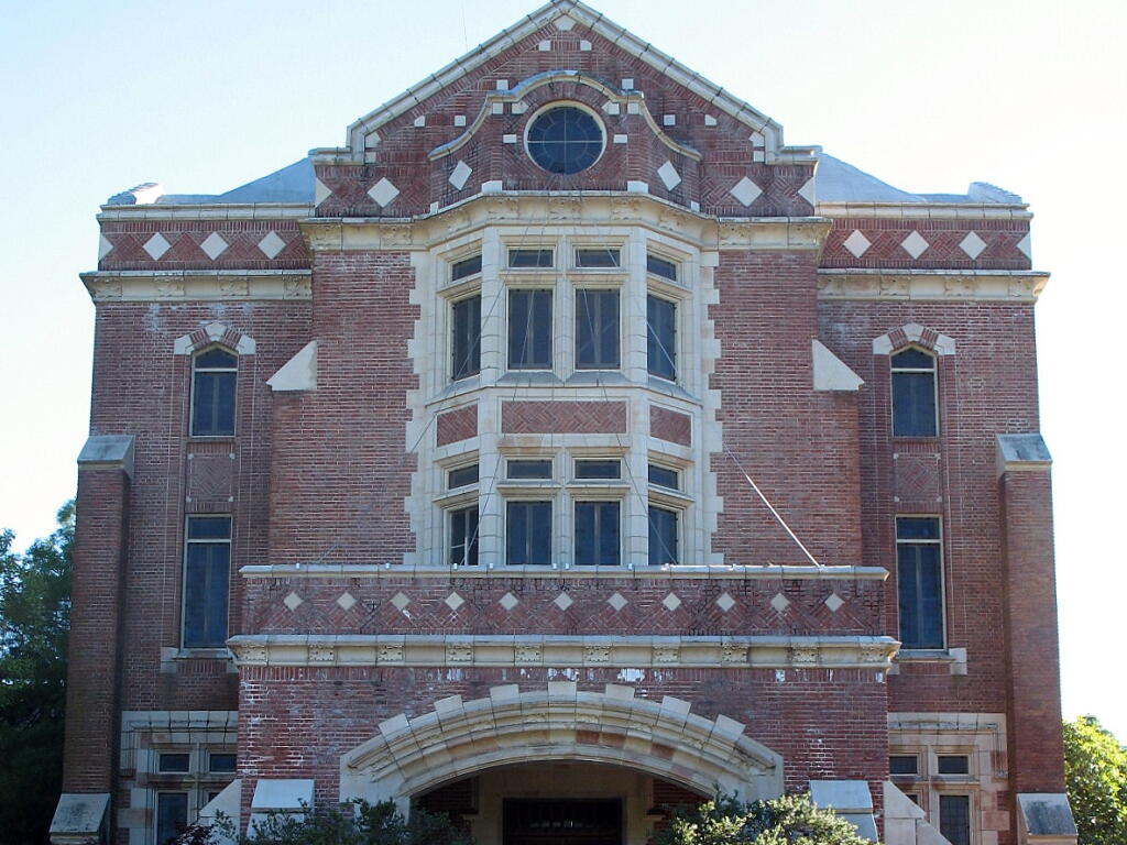 Sonoma State Home, main building. Wikimedia photo.