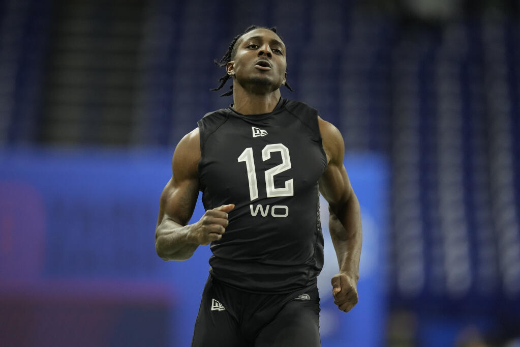 SMU wide receiver Danny Gray runs the 40-yard dash at the NFL scouting combine on March 3, 2022, in Indianapolis.(Charlie Neibergall / ASSOCIATED PRESS)