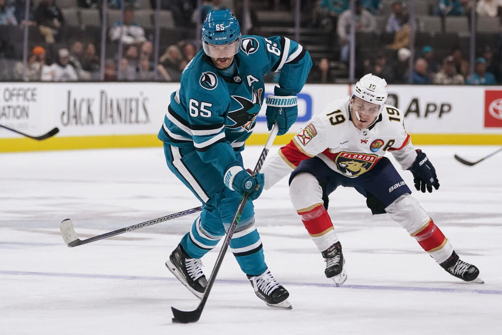 San Jose Sharks defenseman Erik Karlsson (65) looks to pass against the Florida Panthers during the second period of an NHL hockey game in San Jose, Calif., Thursday, Nov. 3, 2022. (AP Photo/Godofredo A. Vásquez)